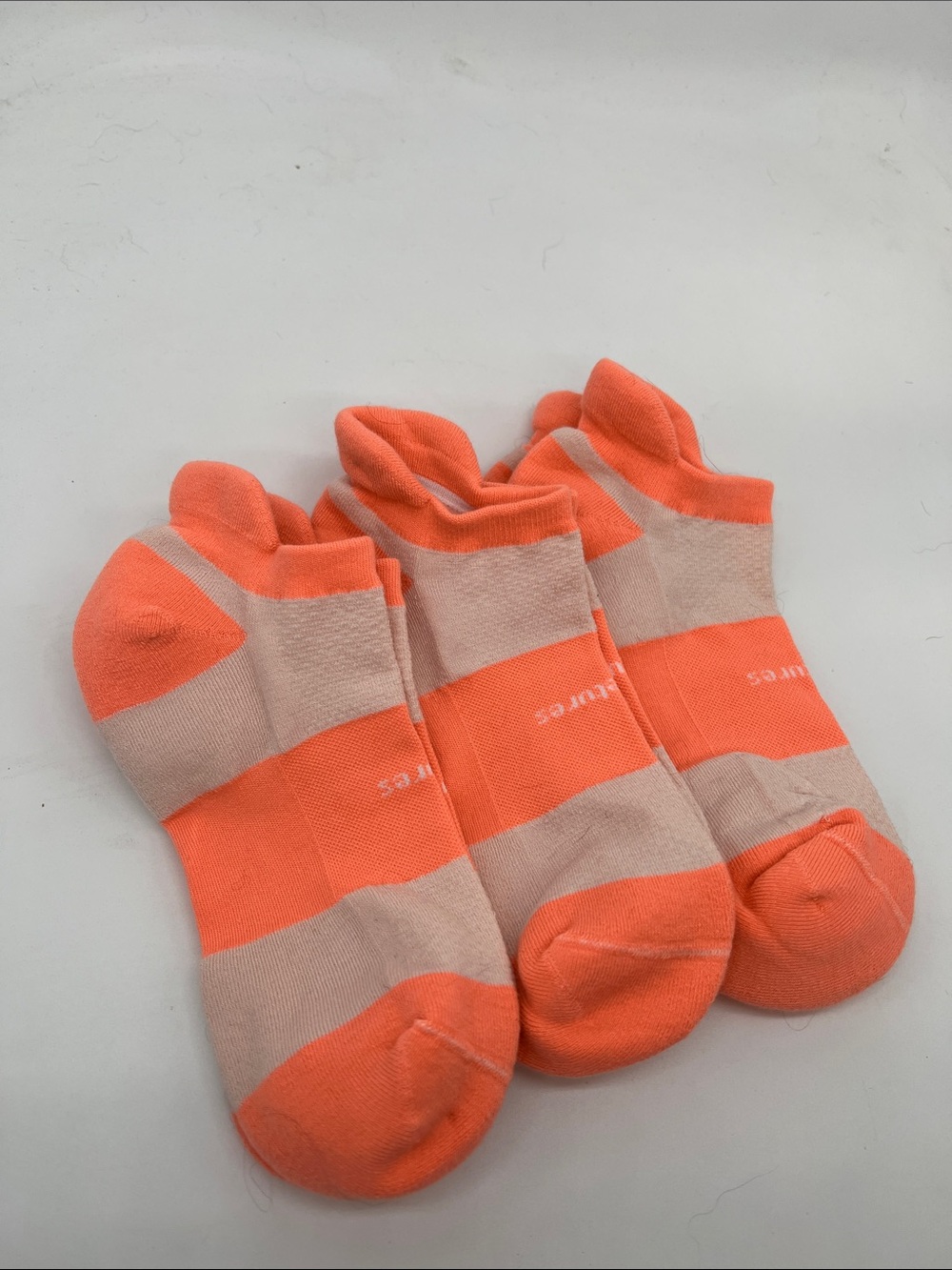 NBW Feetures High Performance Light Cushion No Show Tab Socks – Size Med